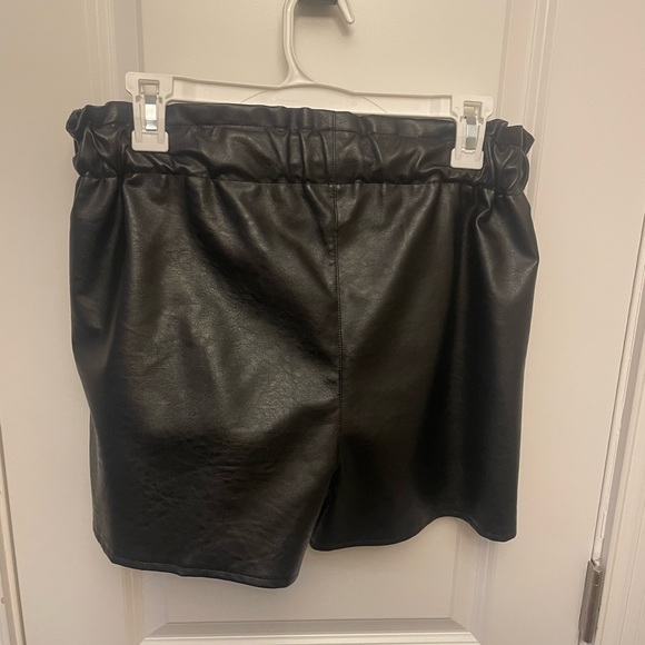 Leather shorts w/ pockets, size L - Picture 2 of 2